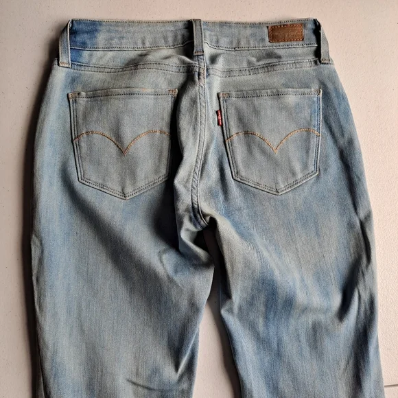 Levi's Light Wash Skinny Jeans - Picture 8 of 8